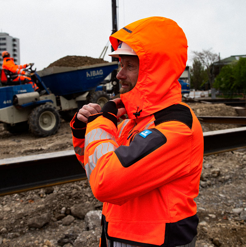 Travailleur avec capuche