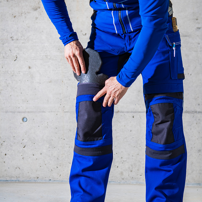 Pantalon long bleu avec protection des genoux